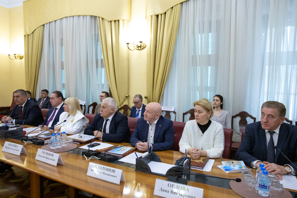 На встрече с делегацией Согдийской области Таджикистана Владимир Платонов представил два флагманских проекта МТПП