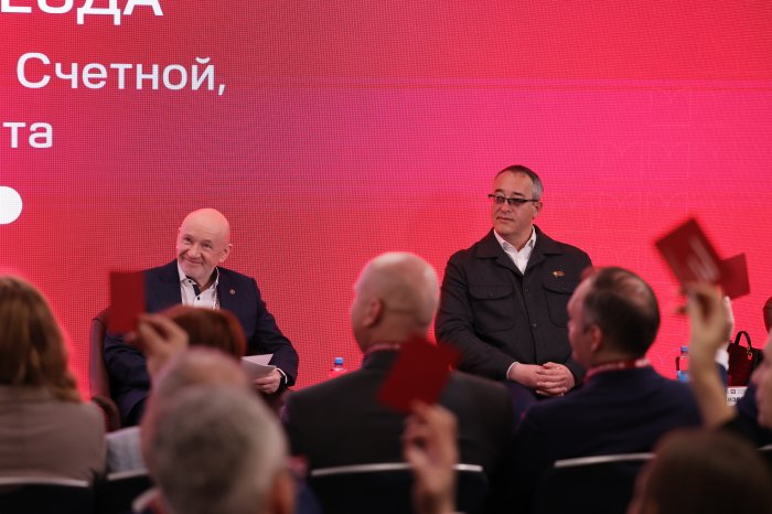 IX Съезд МТПП утвердил отчёт о работе за пять лет, программу деятельности и единогласно избрал Владимира Платонова президентом Палаты на следующие пять лет