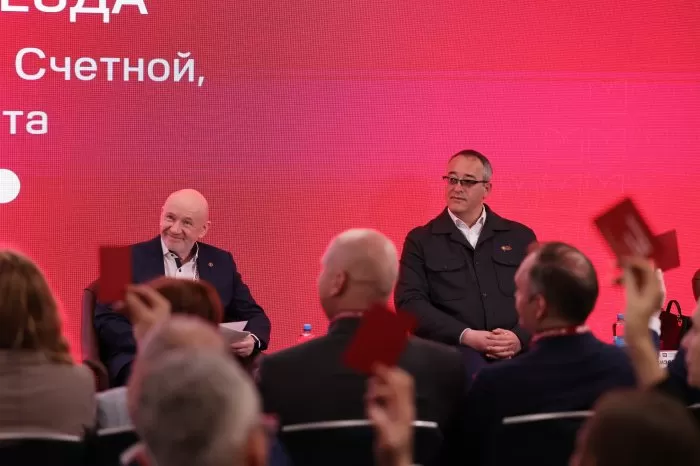 IX Съезд МТПП утвердил отчёт о работе за пять лет, программу деятельности и единогласно избрал Владимира Платонова президентом Палаты на следующие пять лет