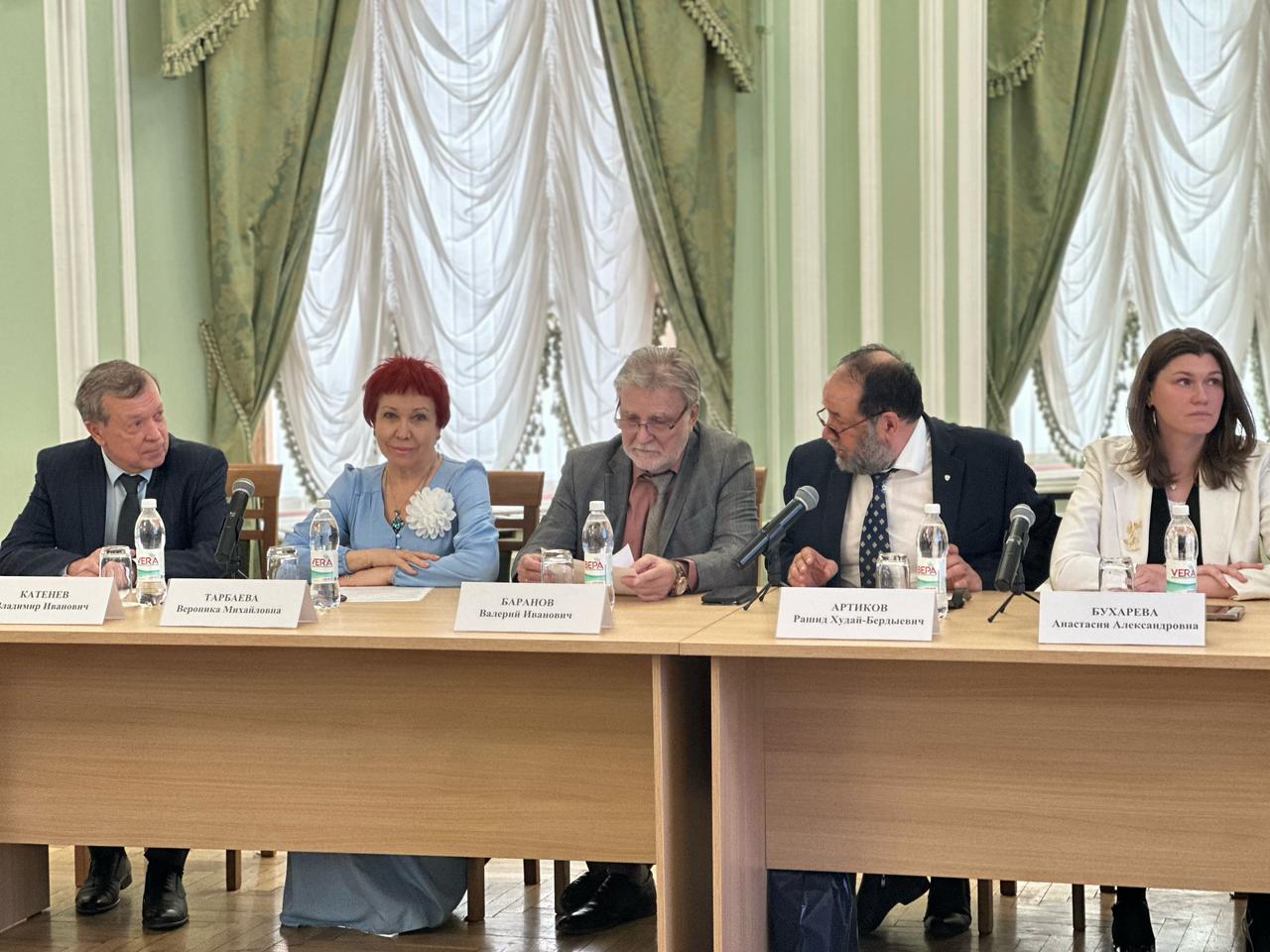 Гильдия выступила организатором круглого стола по вопросам освещения объектов образования