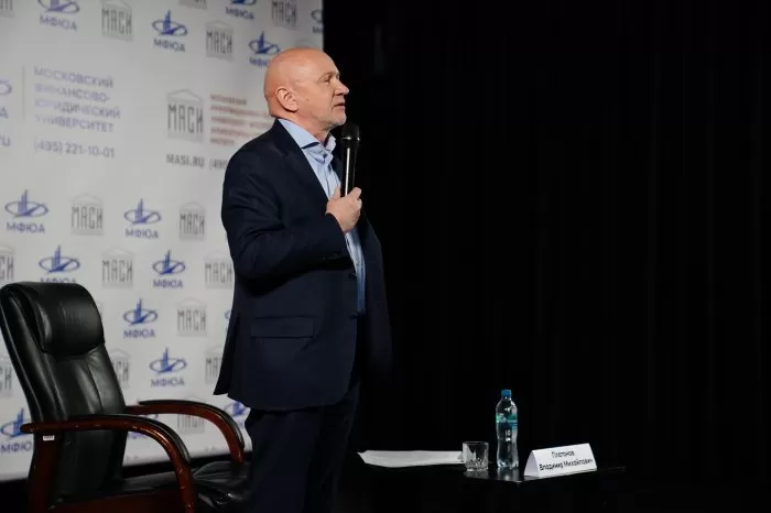 «Если вы хотите быть успешными, учиться придется всю жизнь»: Владимир Платонов встретился со студентами МФЮА 