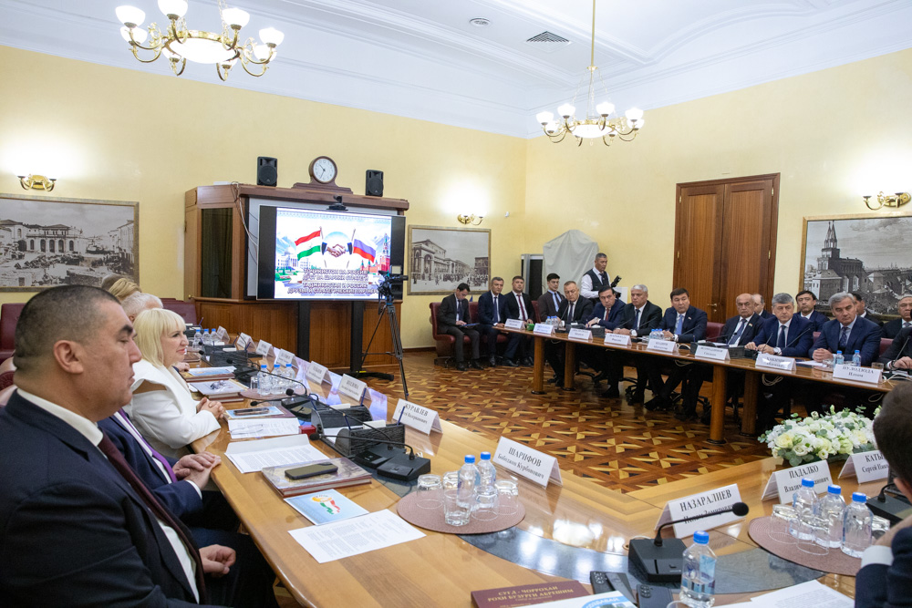 На встрече с делегацией Согдийской области Таджикистана Владимир Платонов представил два флагманских проекта МТПП