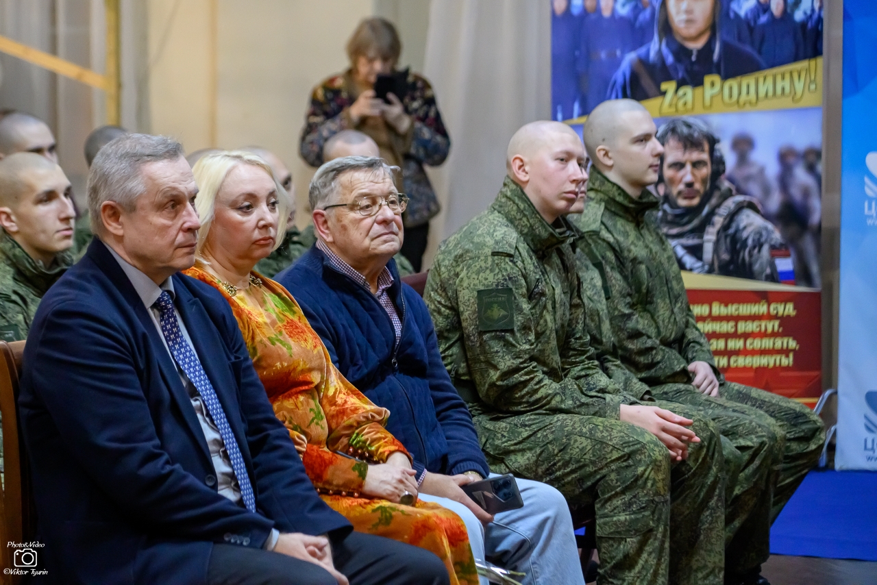 В Центральном офицерском клубе Воздушно-космических сил открыта выставка классического советского искусства