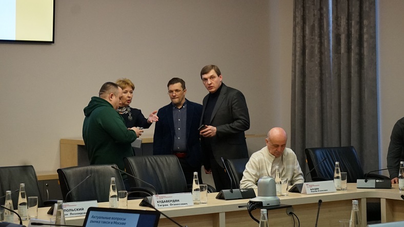 Перспективы развития рынка таксомоторных перевозок Москвы обсудили на площадке МТПП.