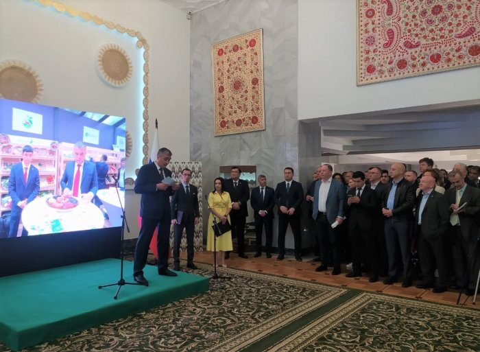 Mr.Vladimir Platonov took part in the opening of the "Made in Uzbekistan" exhibition and fair
