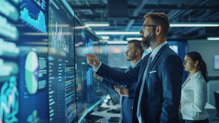 Люди и алгоритмы: как ИИ усиливает команду, а не заменяет её Люди и алгоритмы: как ИИ усиливает команду, а не заменяет её