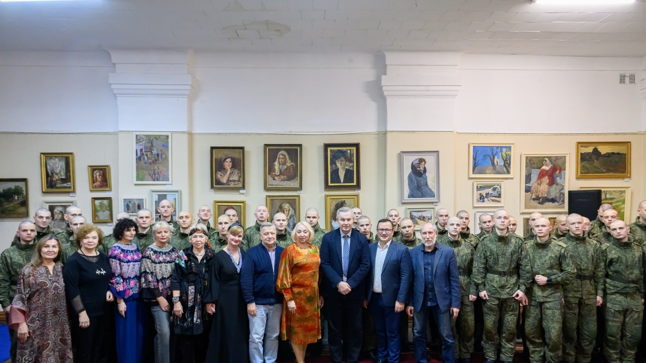 В Центральном офицерском клубе Воздушно-космических сил открыта выставка классического советского искусства