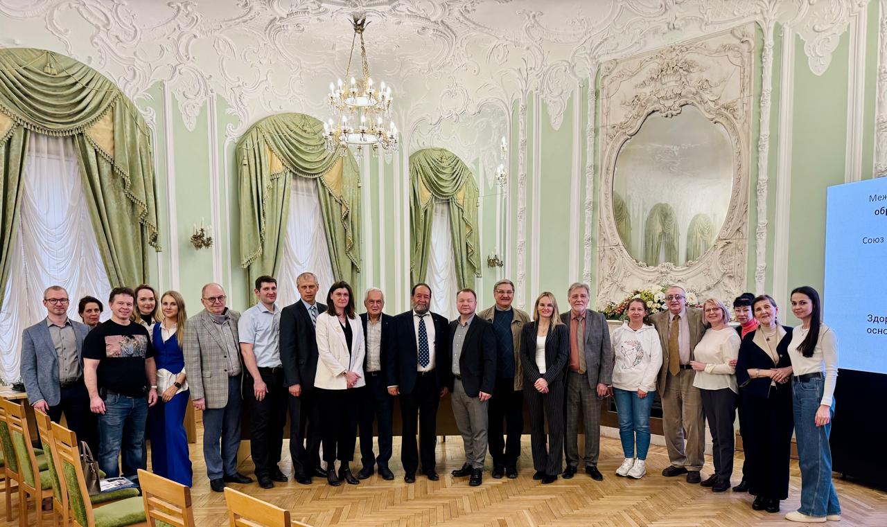 Гильдия выступила организатором круглого стола по вопросам освещения объектов образования