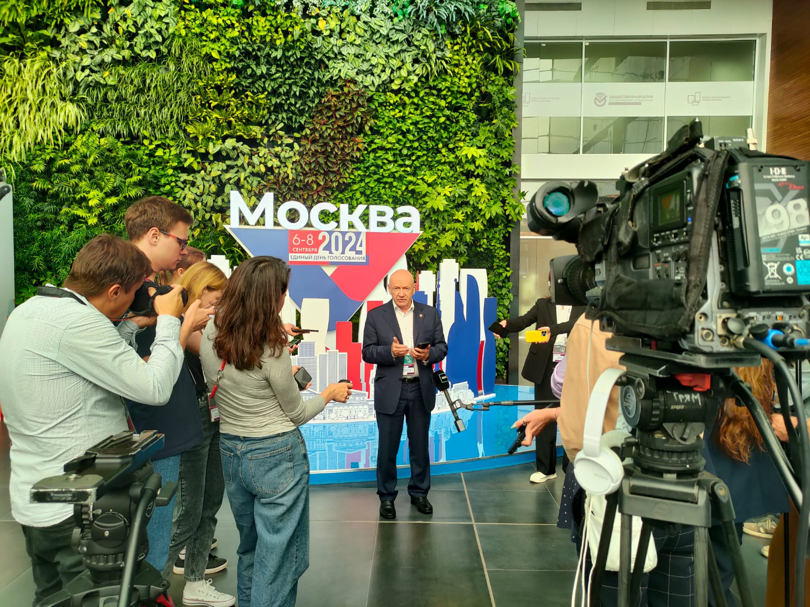 Владимир Платонов огласил результаты второго розыгрыша программы "Миллион призов" Владимир Платонов огласил результаты второго розыгрыша программы "Миллион призов"