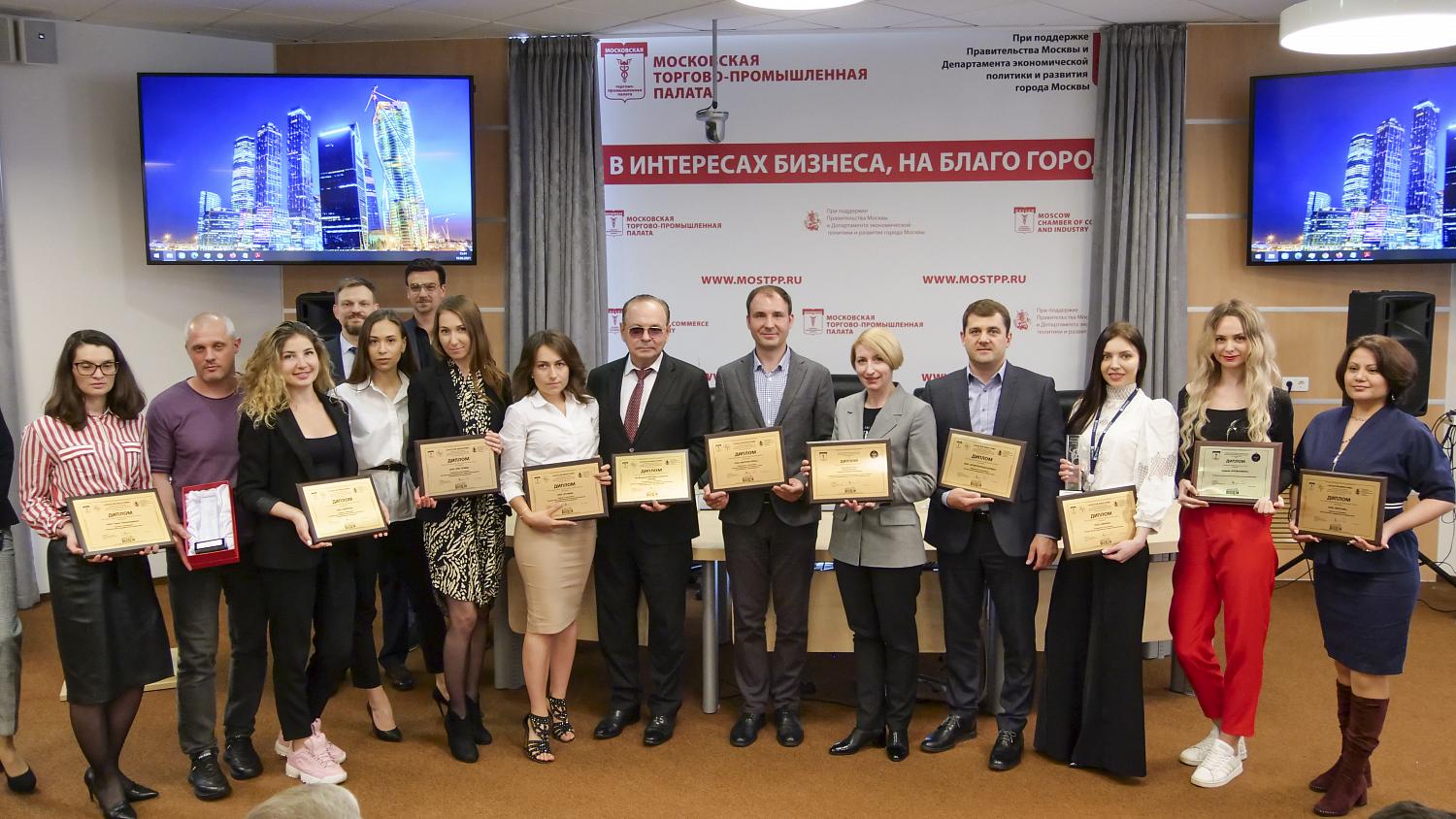 Победители и лауреаты региональной премии «Золотой Меркурий» получили награды 