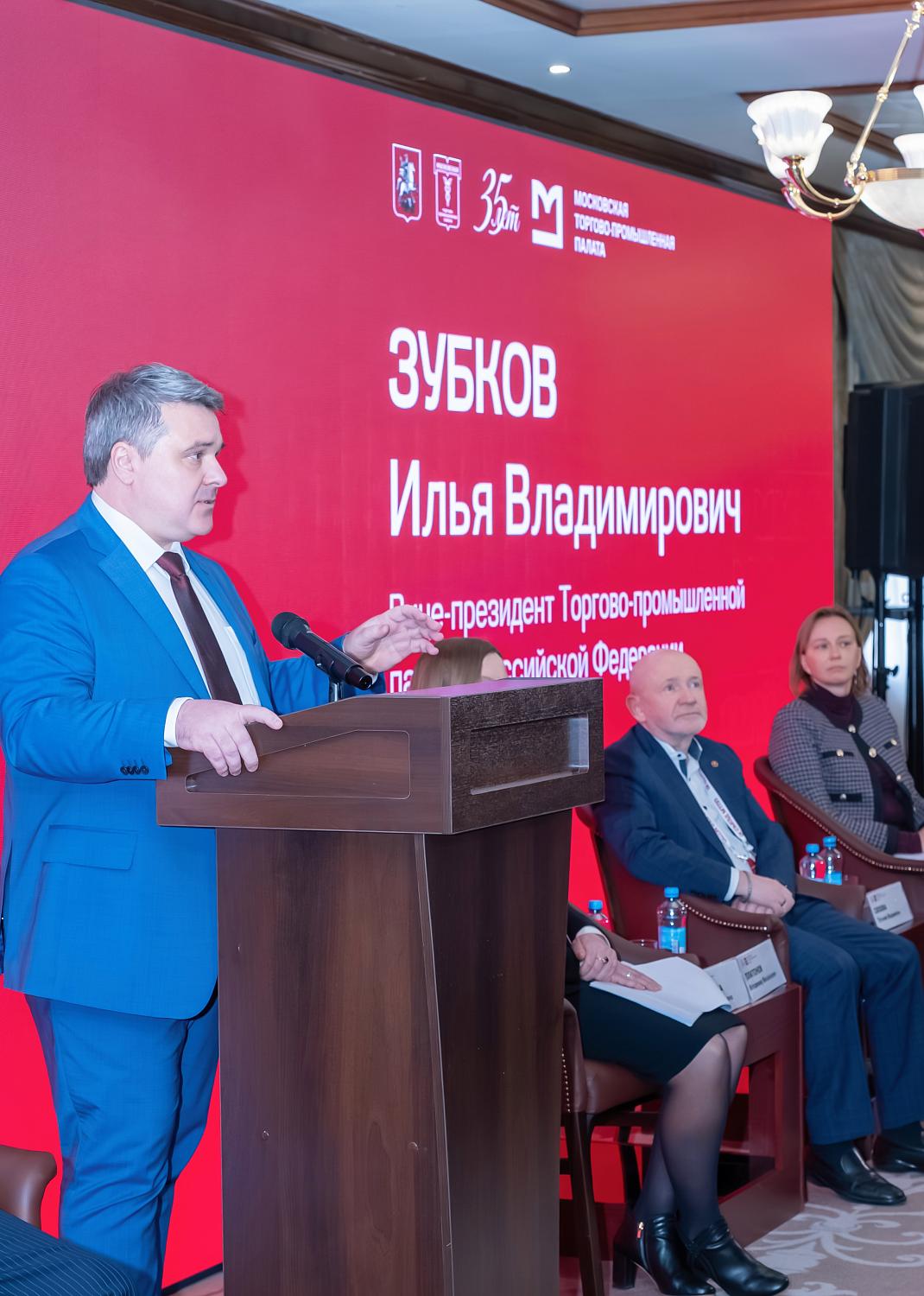 IX Съезд МТПП утвердил отчёт о работе за пять лет, программу деятельности и единогласно избрал Владимира Платонова президентом Палаты на следующие пять лет