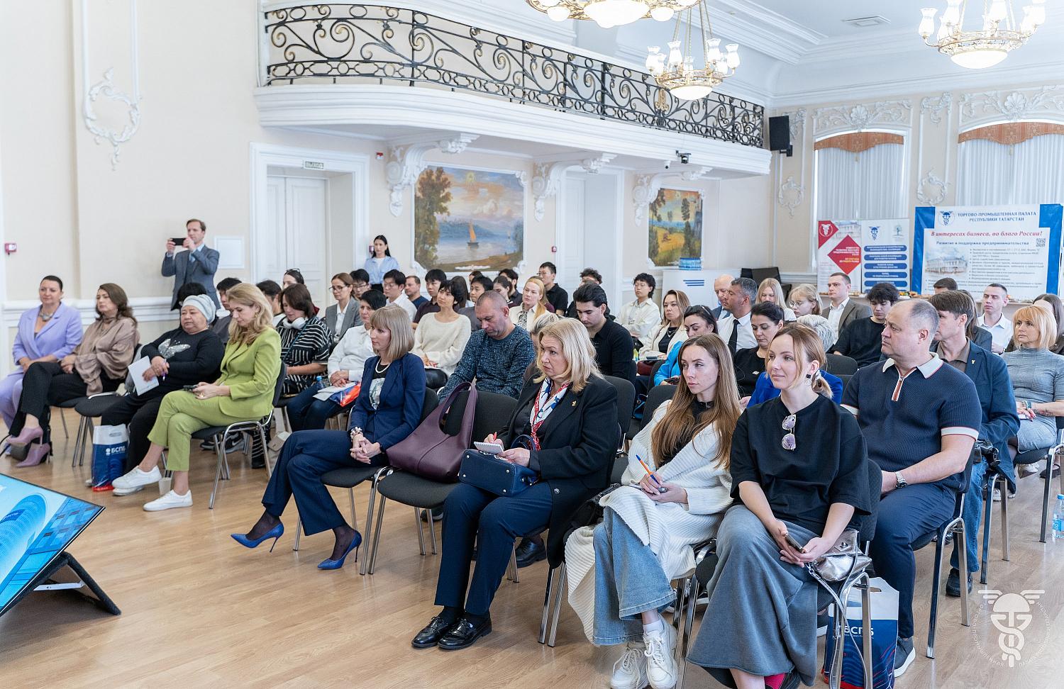 В Казани обсудили стратегии роста экспорта и партнерства с банком «Санкт-Петербург»
