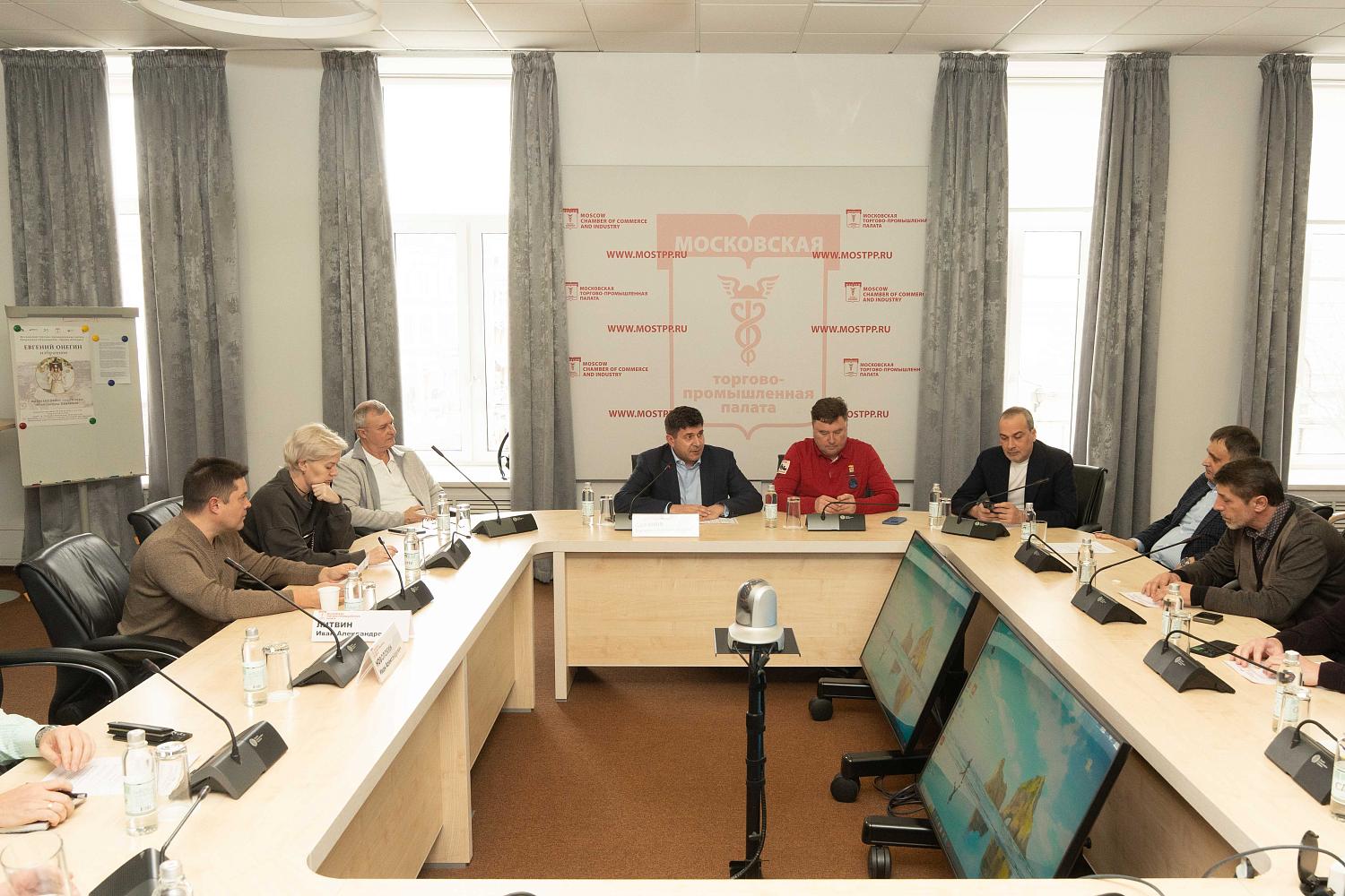 Обсуждены проблемы таксомоторной отрасли в регионе