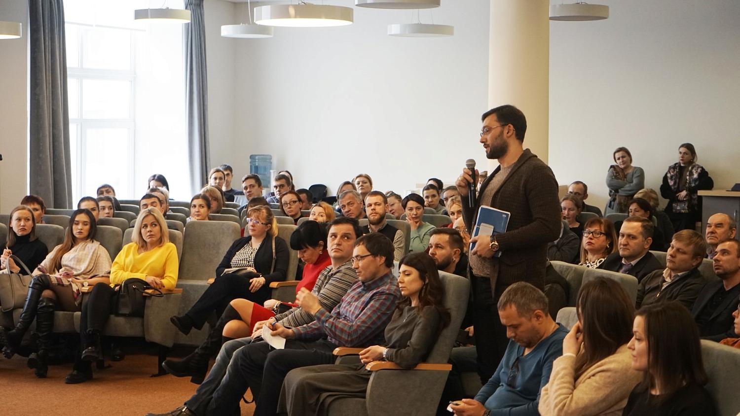На площадке МТПП состоялась встреча представителей исполнительной власти Москвы с предпринимателями сферы торговли и услуг ЦАО