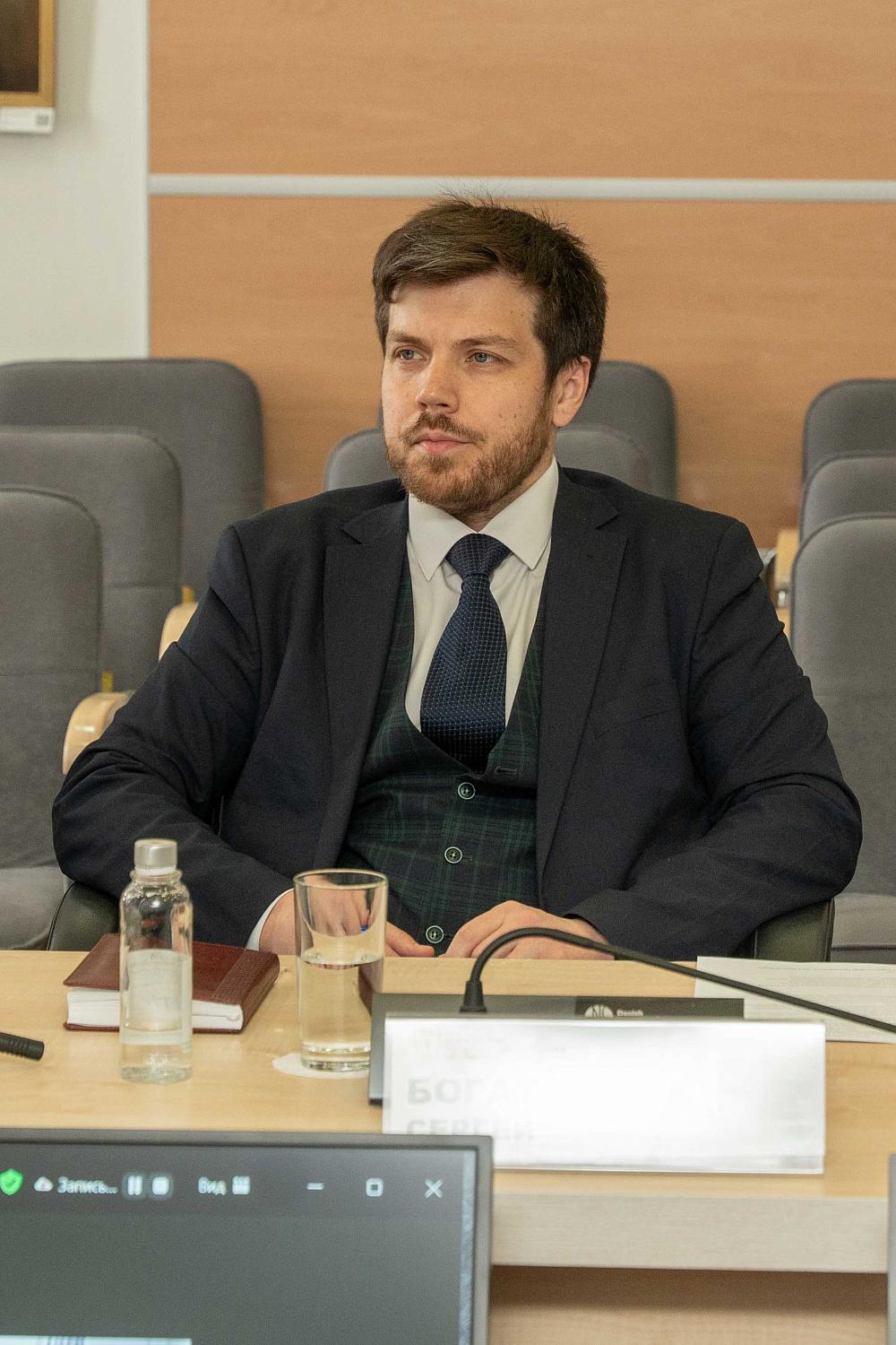 Эксперты обсудили правовые аспекты договорных отношений в строительстве, грузоперевозках и лизинге оборудования