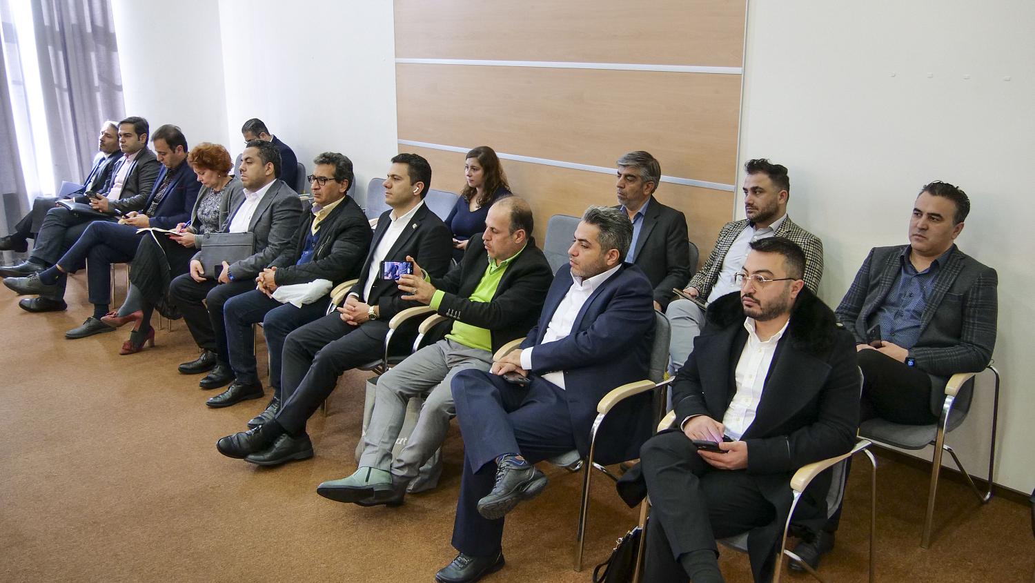 Иранский бизнес готов поставлять в Россию текстиль, обувь и одежду 