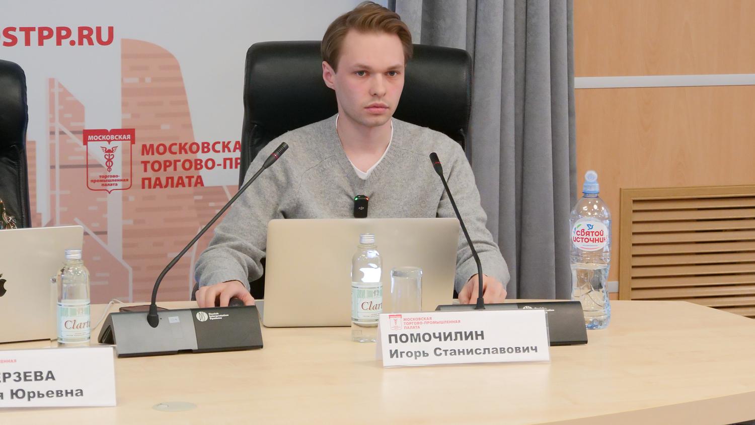На круглом столе представлены разные подходы к управлению персоналом