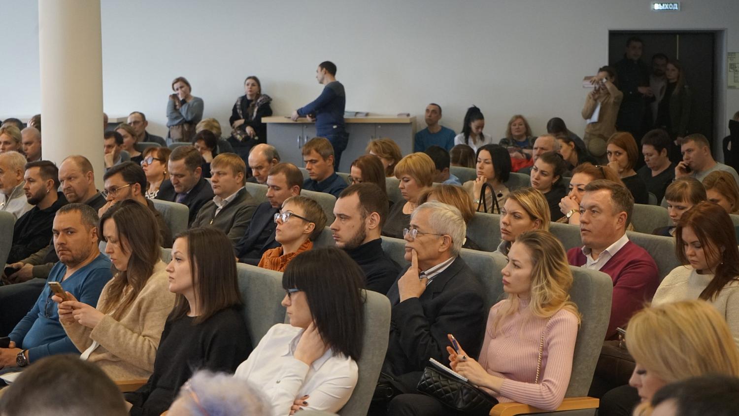 На площадке МТПП состоялась встреча представителей исполнительной власти Москвы с предпринимателями сферы торговли и услуг ЦАО