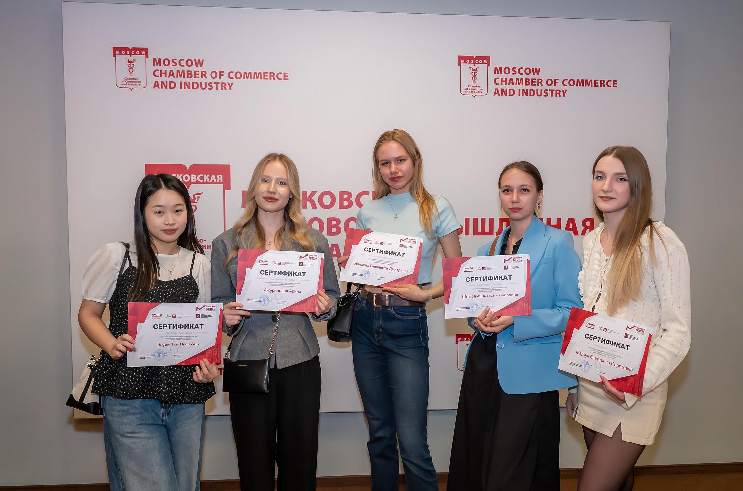 Сертификат в руках, стартап в ноутбуке: что дальше ждёт выпускников Школы международного предпринимательства 