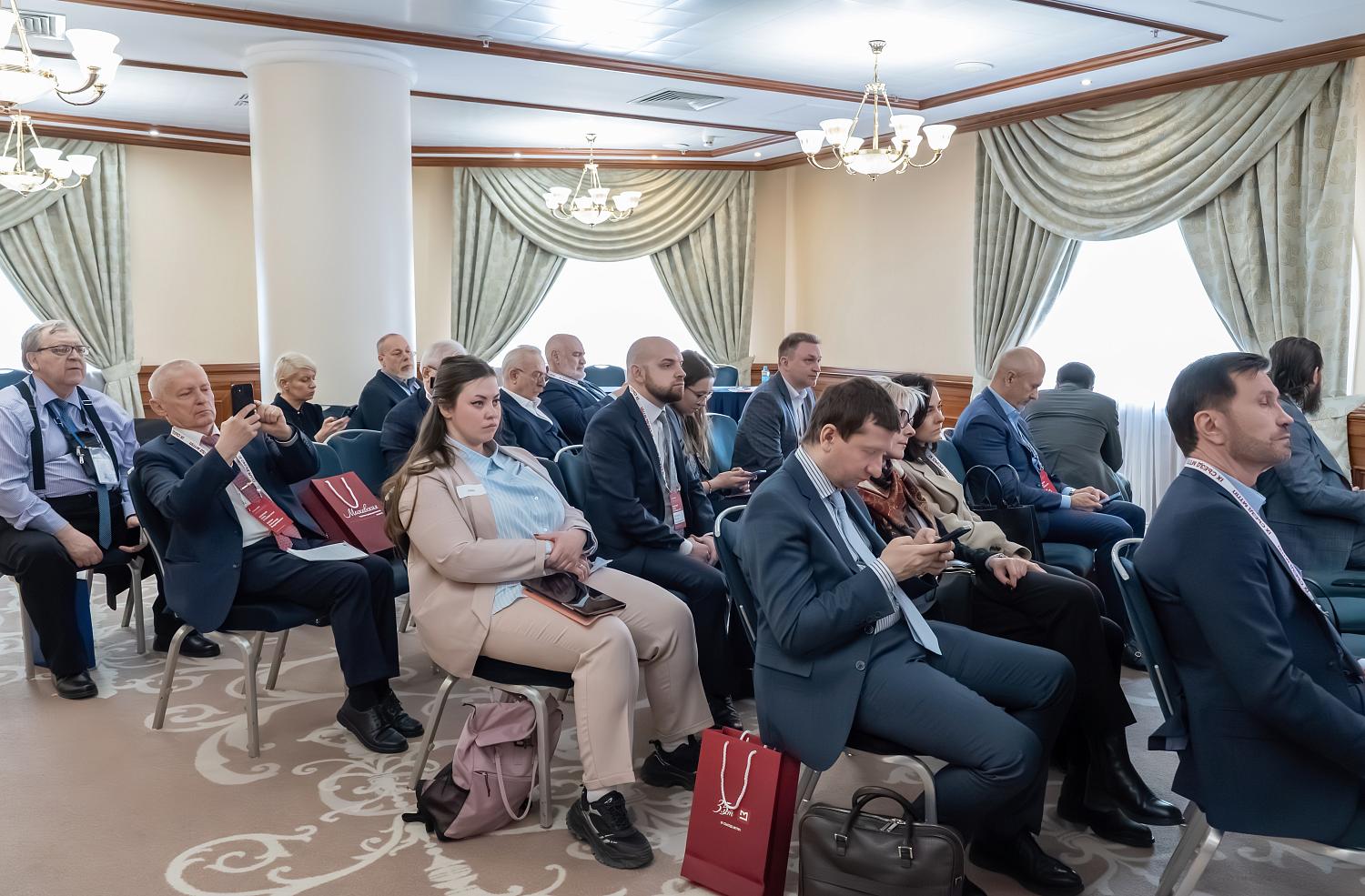 IX Съезд МТПП утвердил отчёт о работе за пять лет, программу деятельности и единогласно избрал Владимира Платонова президентом Палаты на следующие пять лет