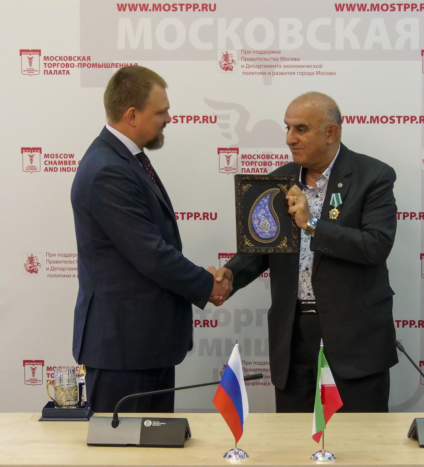 Иранский бизнес готов поставлять в Россию текстиль, обувь и одежду 