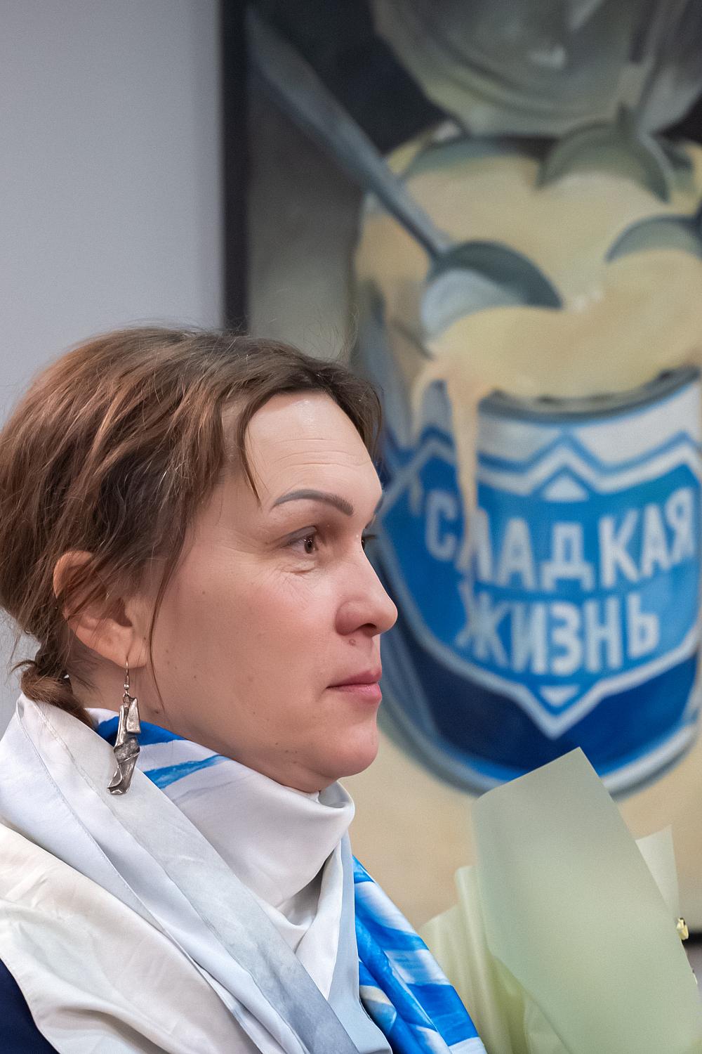 Межпоколенческая история в картинах: в МТПП представлена выставка «Жизнь – сахар!»