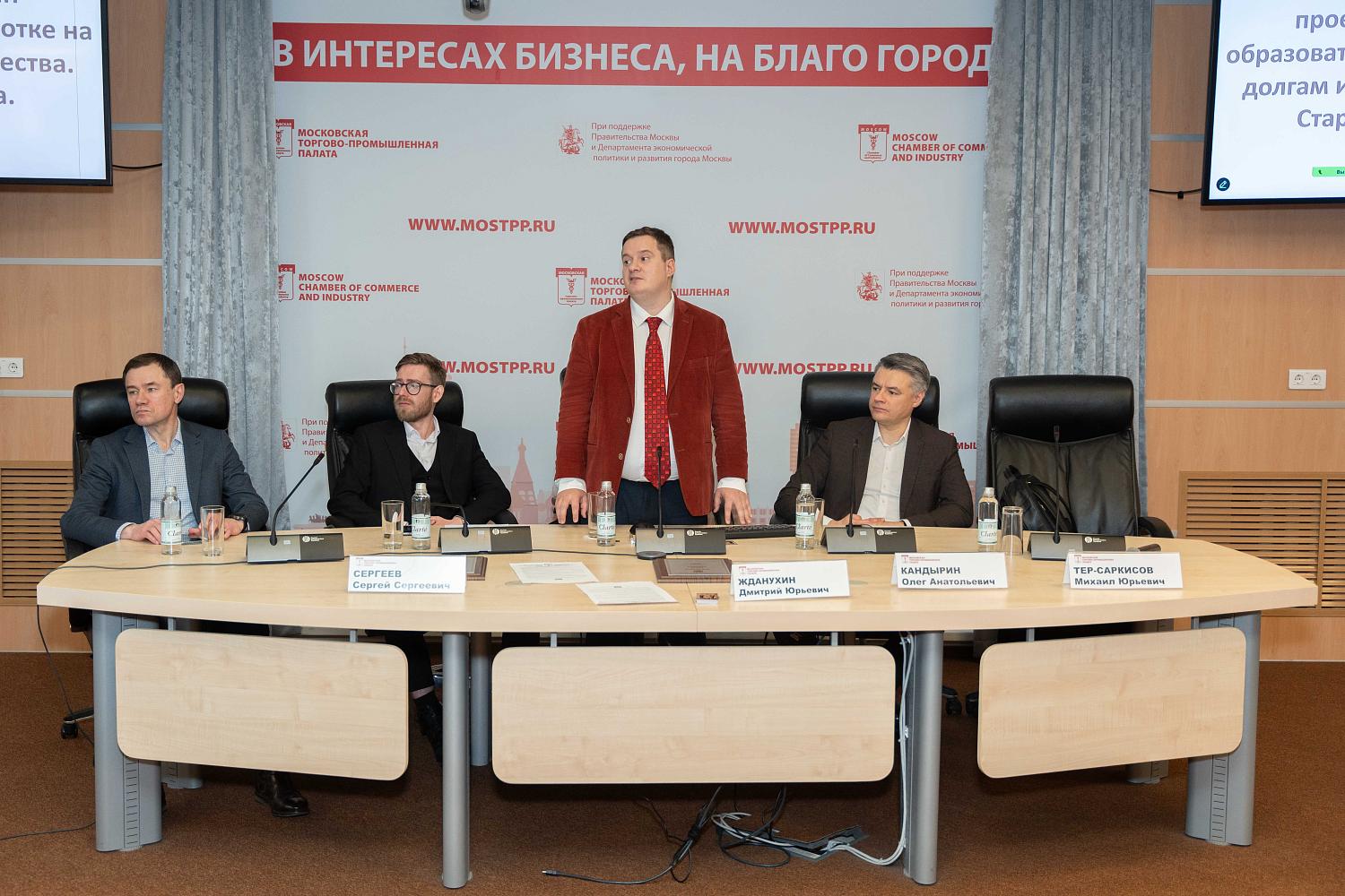 Мастера разрешения долговых споров получили награды