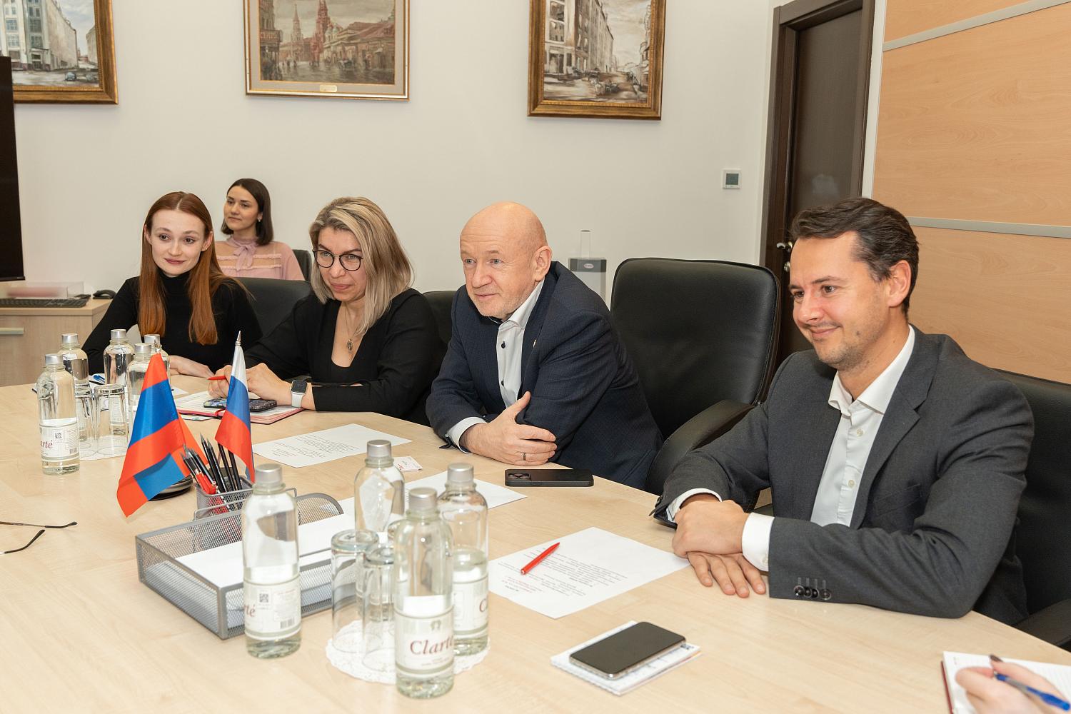 У предпринимателей Москвы и Лаоса есть взаимный деловой интерес