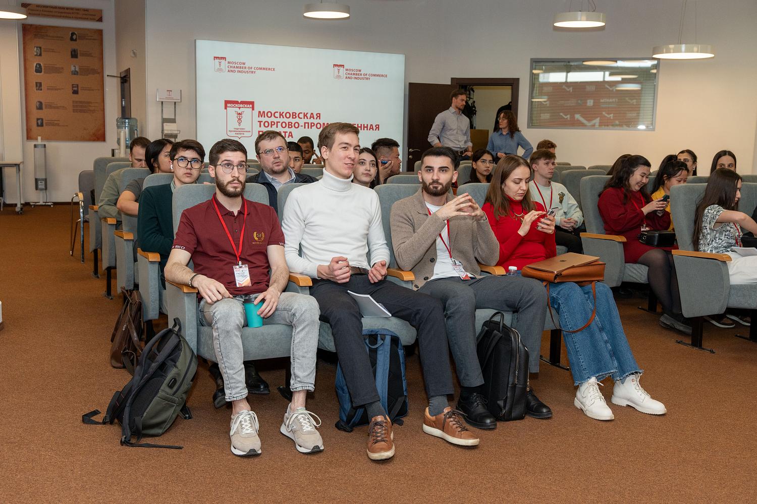 Иностранным студентам рассказали об особенностях трудового законодательства РФ