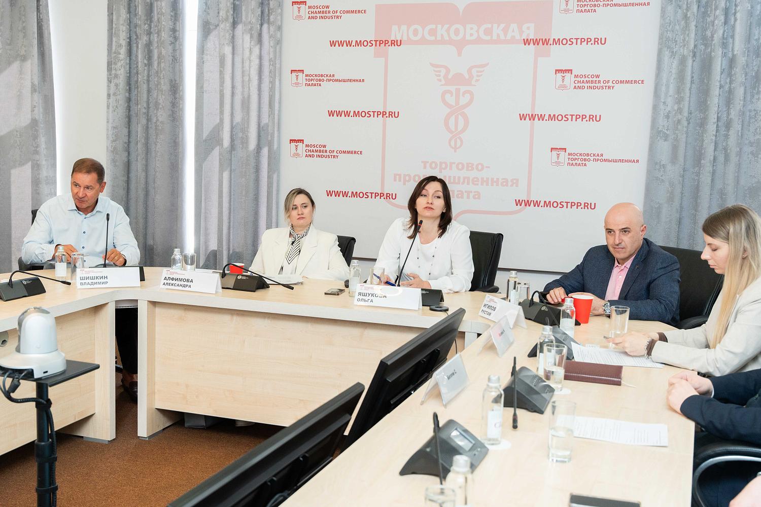 Эксперты обсудили правовые аспекты договорных отношений в строительстве, грузоперевозках и лизинге оборудования