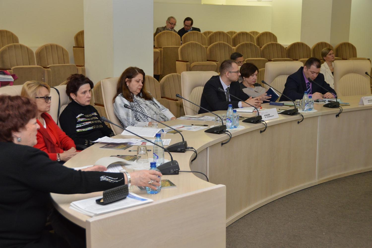 Нефрологи, эксперты и пациенты отметили Всемирный день почки проведением круглого стола и стаканом чистой воды