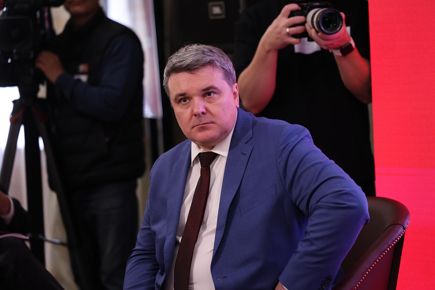 IX Съезд МТПП утвердил отчёт о работе за пять лет, программу деятельности и единогласно избрал Владимира Платонова президентом Палаты на следующие пять лет