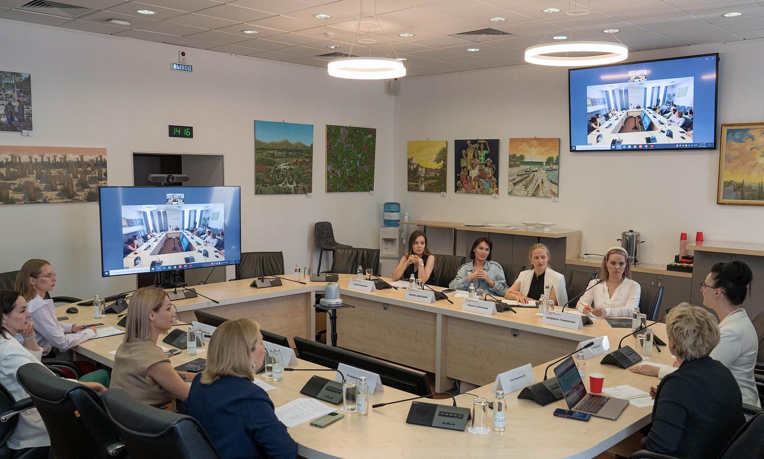 Представители помогающих профессий обсудили особенности своих коммуникаций