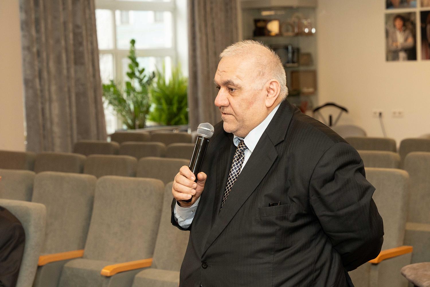 За «Кофе на Петровке» эксперты обсудили проблемы становления фондового рынка РФ