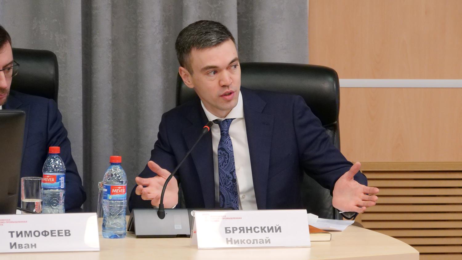В МТПП рассмотрели особенности работы бизнеса в условиях американских и канадских санкций 