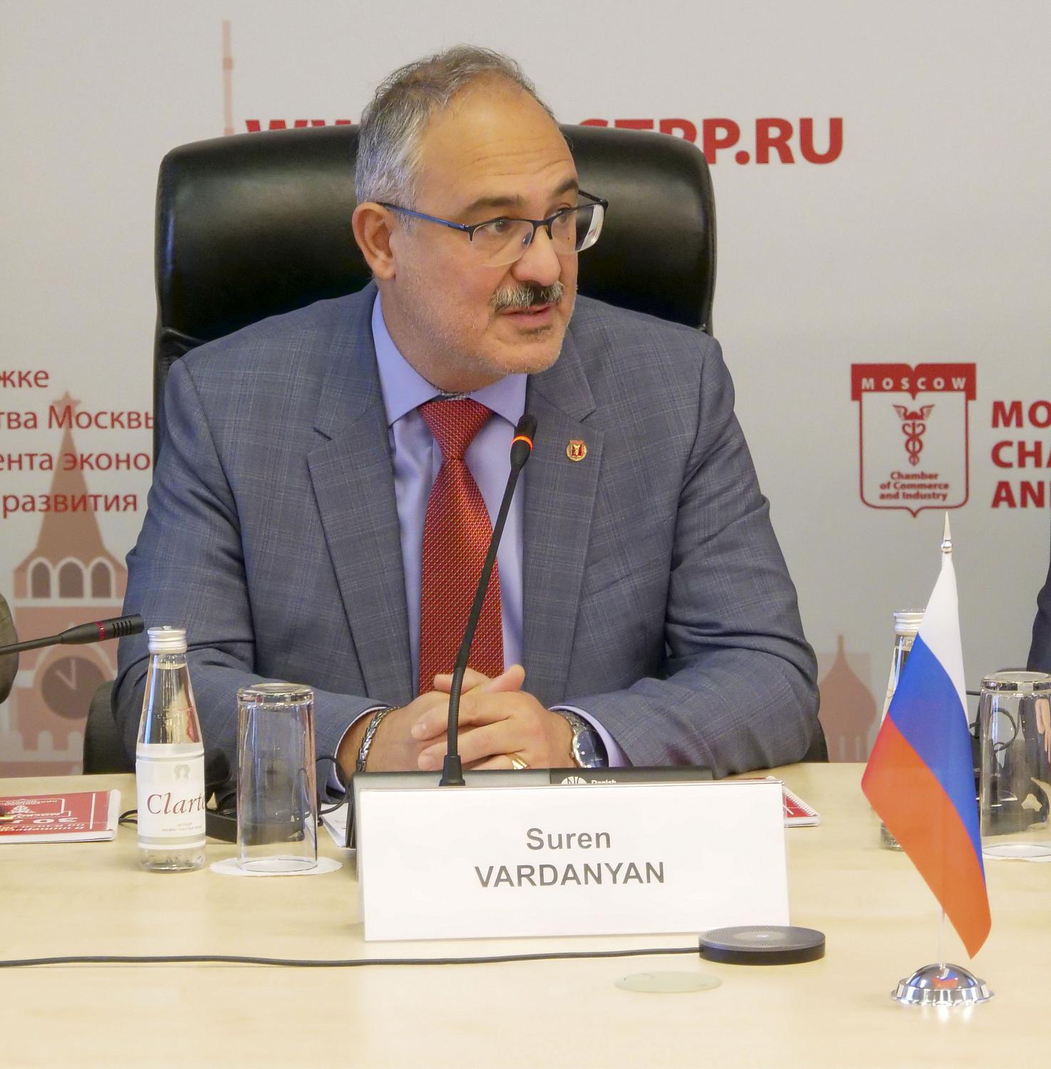 «Мир встречает Индию»