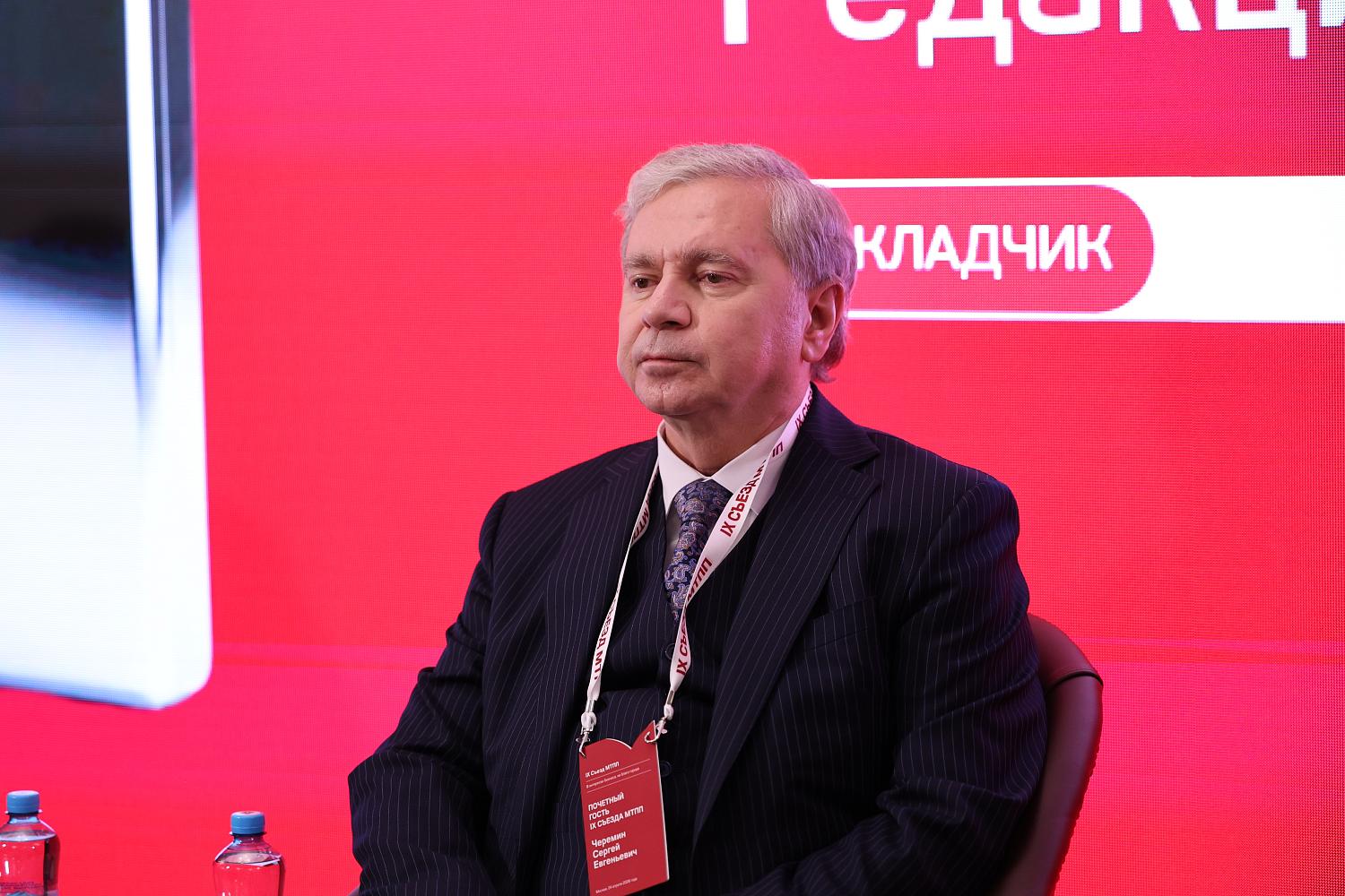 IX Съезд МТПП утвердил отчёт о работе за пять лет, программу деятельности и единогласно избрал Владимира Платонова президентом Палаты на следующие пять лет