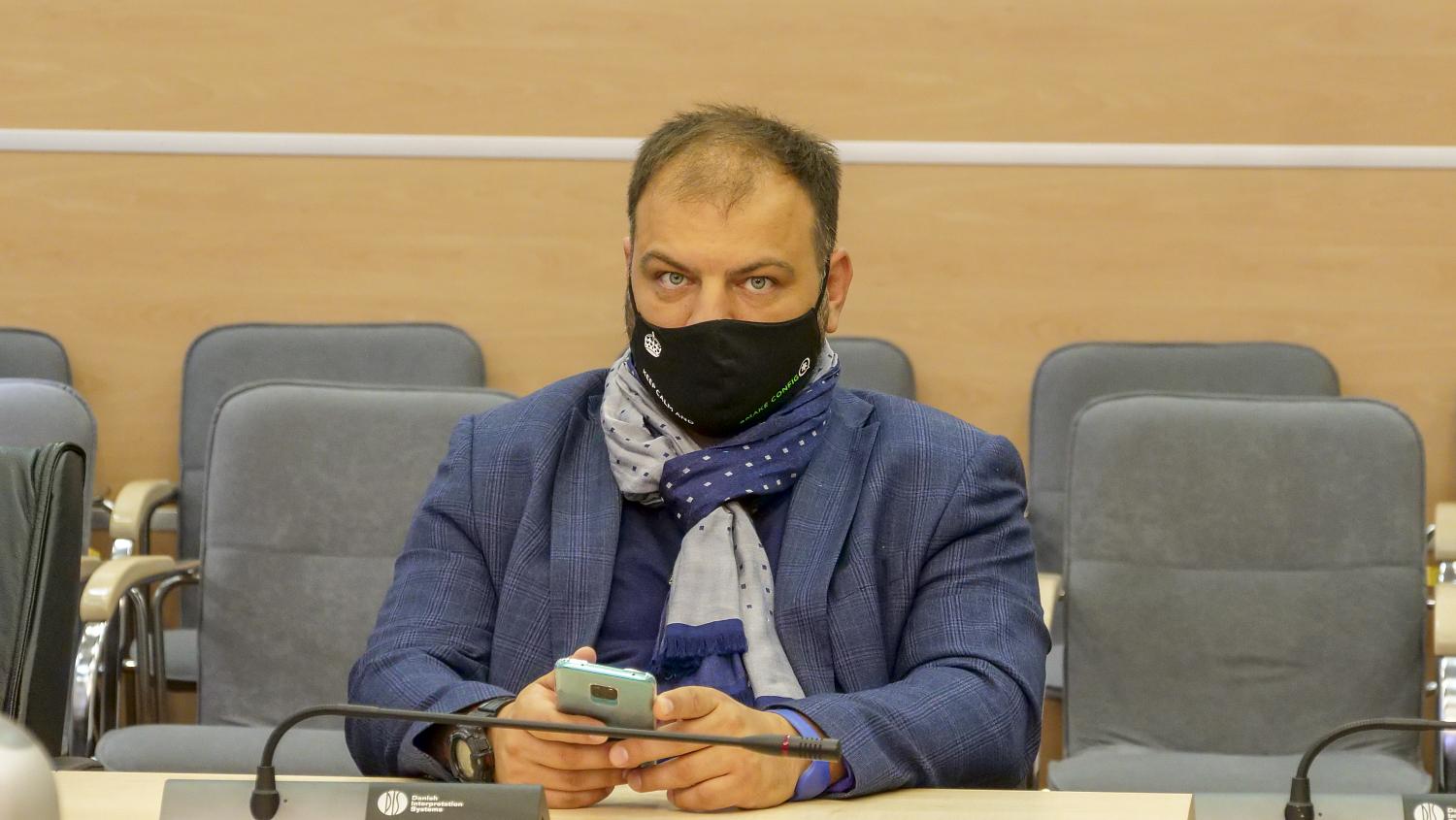 Как управлять неуправляемым?