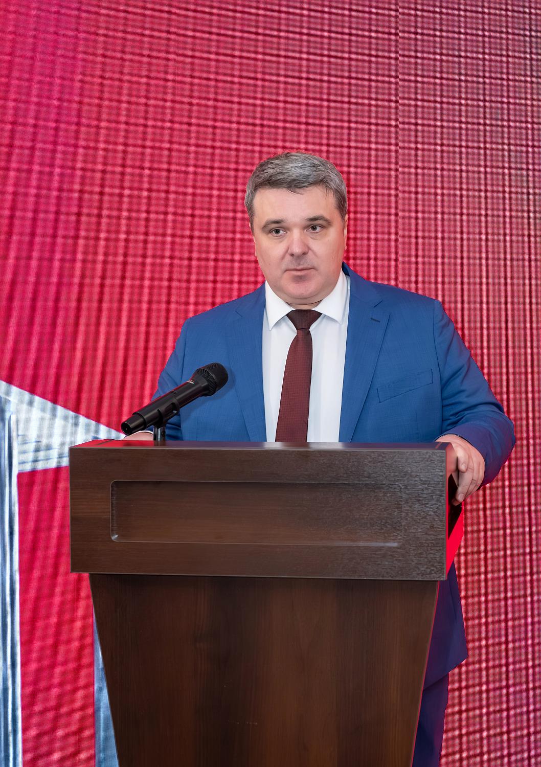 IX Съезд МТПП утвердил отчёт о работе за пять лет, программу деятельности и единогласно избрал Владимира Платонова президентом Палаты на следующие пять лет