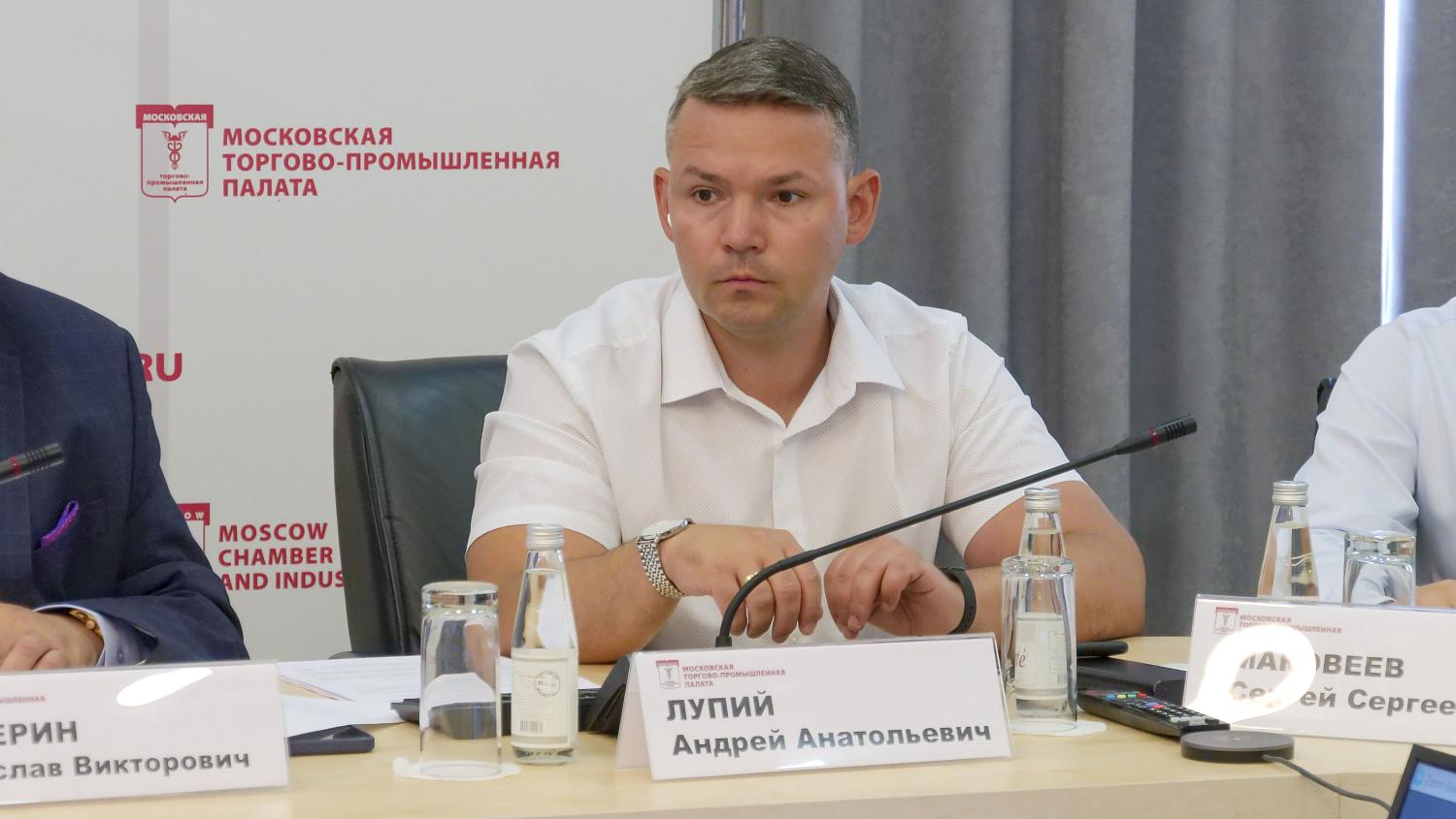Обсуждена ситуация с неисполнением условий строительного госконтракта заказчиком в регионе 