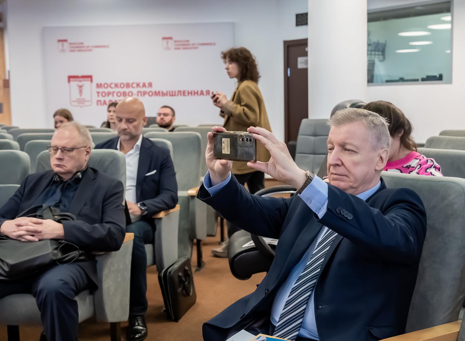 Офис в Эмиратах открывает большие возможности