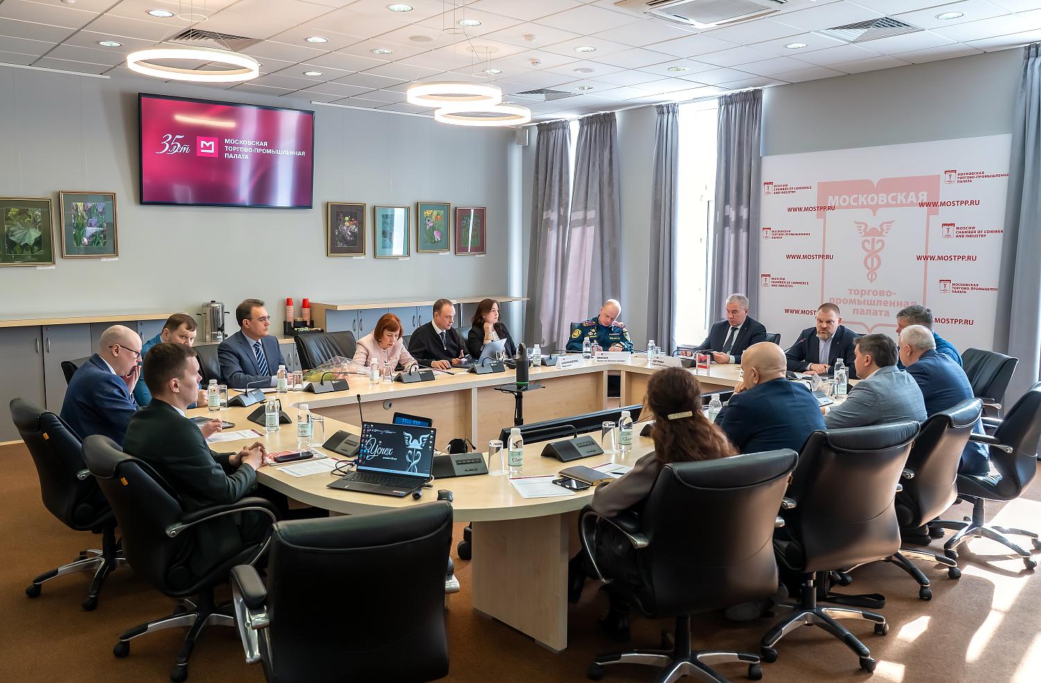 Эксперты обсудили, что мешает развитию пожарно-спасательной отрасли