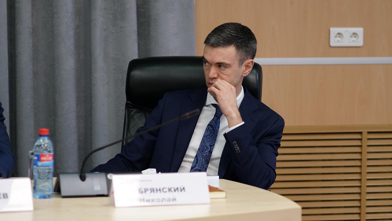 В МТПП рассмотрели особенности работы бизнеса в условиях американских и канадских санкций 