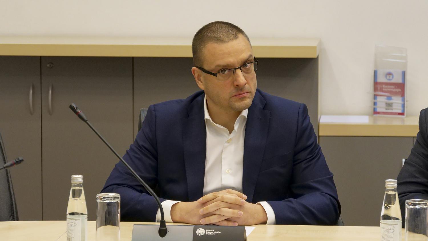 Эмират Абу-Даби готов принять российские компании  