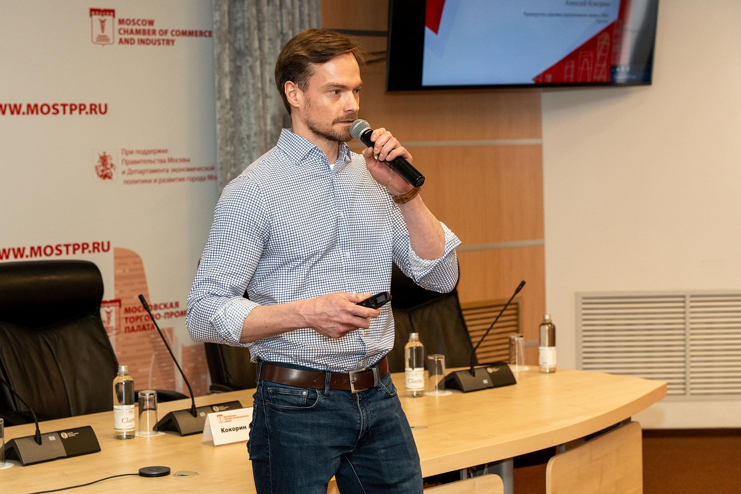 Иностранным студентам рассказали об особенностях трудового законодательства РФ