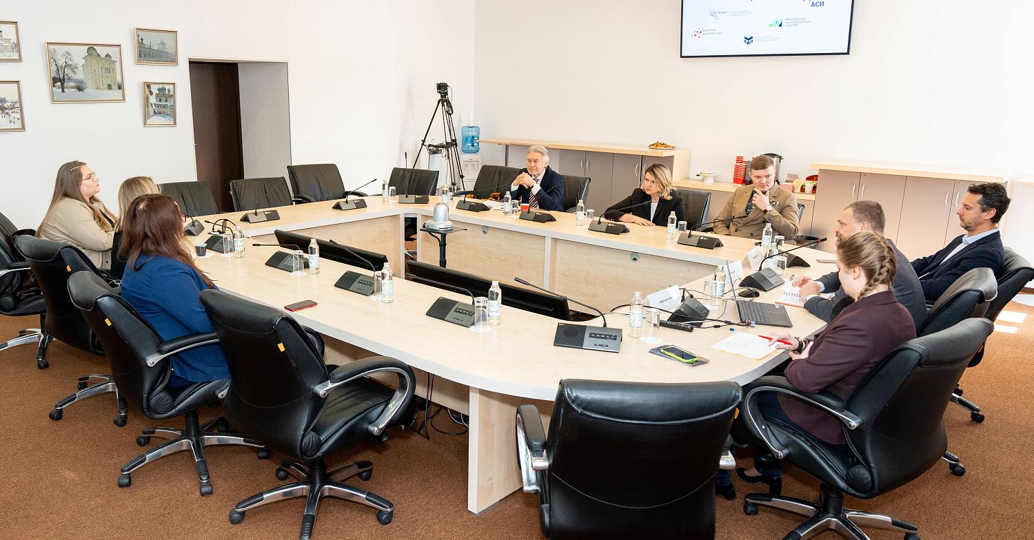 Новые члены Палаты познакомились с её работой 