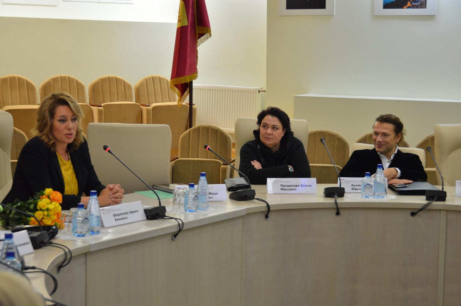 Арина Шарапова: Мы – больше, чем наша профессия
