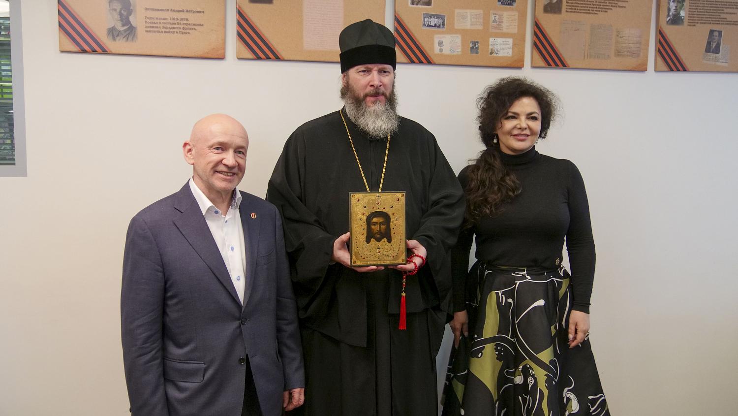 МТПП преподнесла в дар Высоко-Петровскому монастырю икону с ликом Спаса Нерукотворного