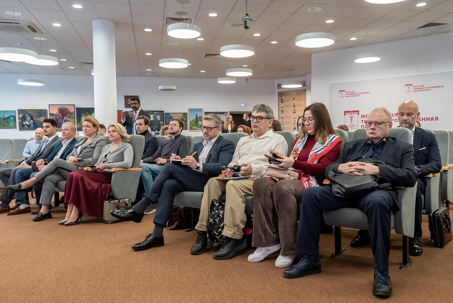 Офис в Эмиратах открывает большие возможности