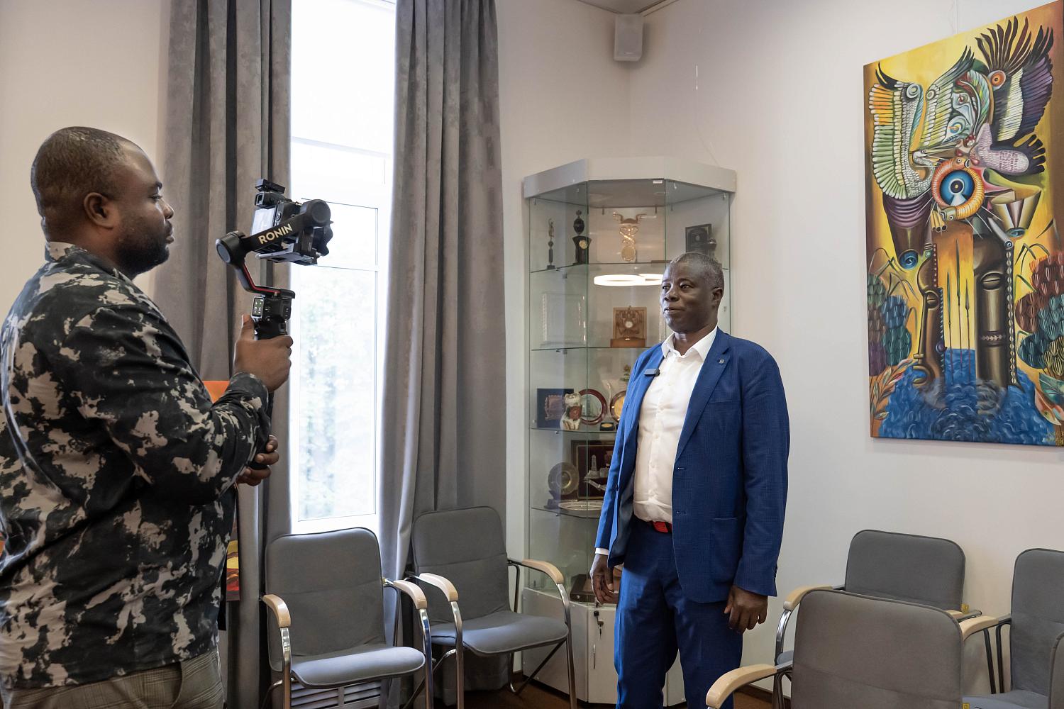 От Уганды до России – художественный мост через континенты